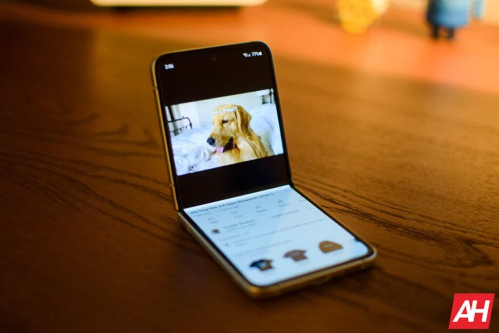 Galaxy Z Flip 3 Sold More Than All Other Foldables Combined In 2021缩略图