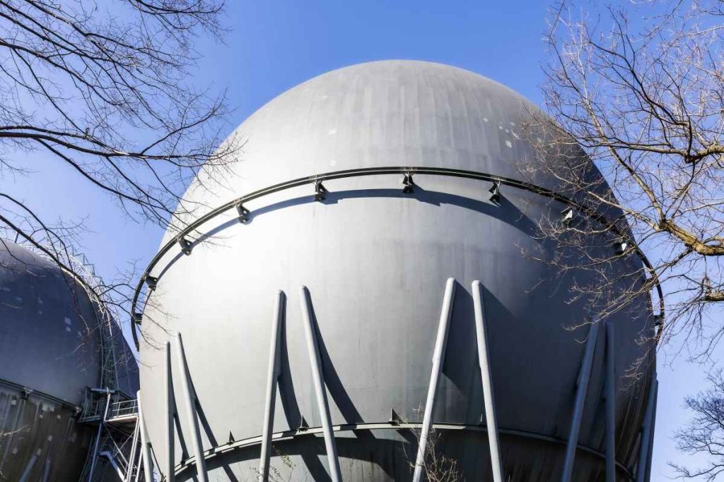 Vema predicts cheap hydrogen could change where data centers are built Industrial hydrogen storage tank stands against a blue sky.