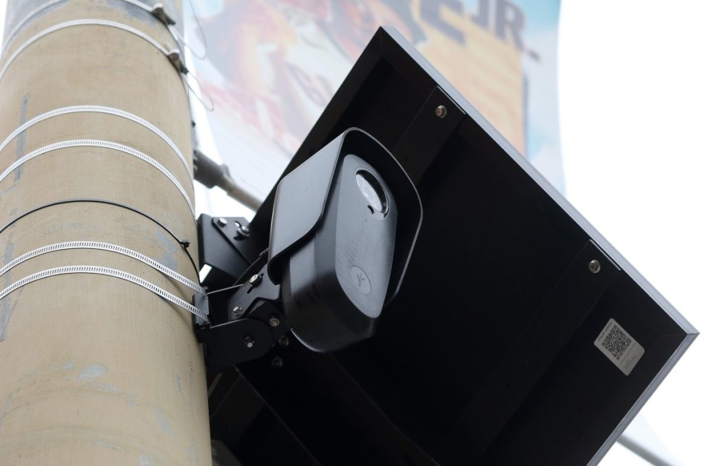 Amazon’s Ring cancels partnership with Flock, a network of AI cameras used by ICE, feds, and police a Flock license plate surveillance camera on a street pole in San Francisco.